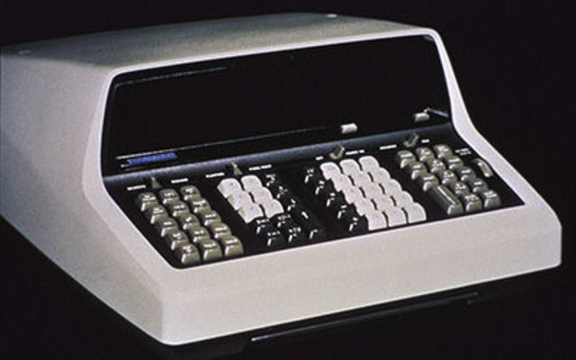 The HP 9100A "1st personal computer" is invented