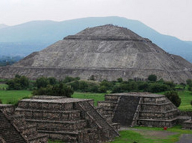 300 a. C. Fundación de Teotihuacan.
