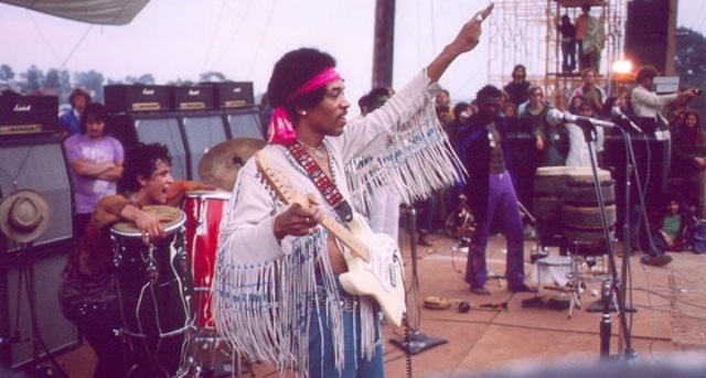 Jimi Hendrix Plays The Star Spangled banner at the Woodstock Festival