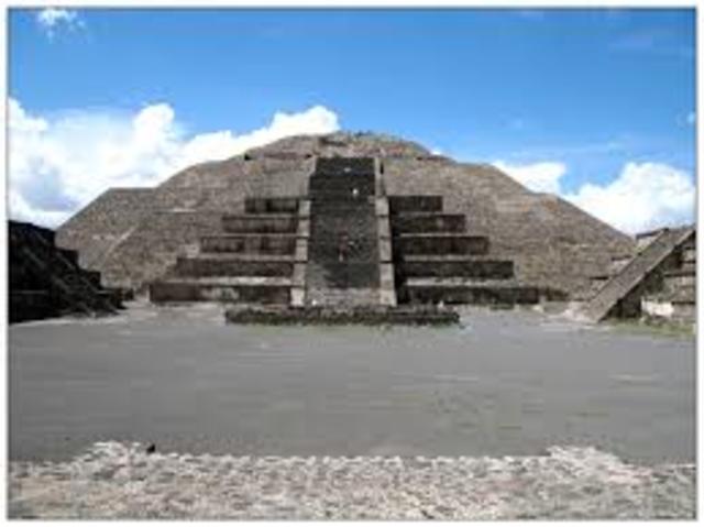 Construcción de importantes edificios en Teotihuacan: