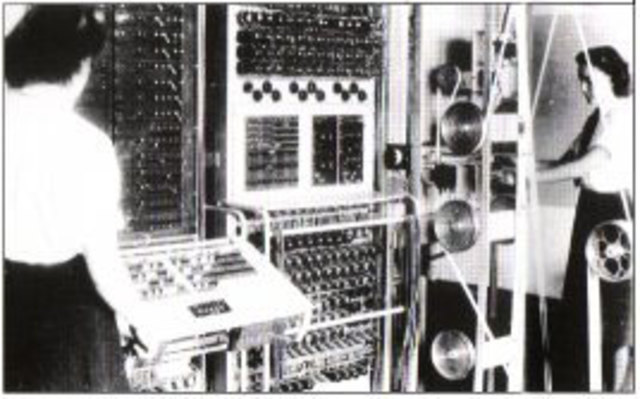 la primera computadora digital totalmente electrónica