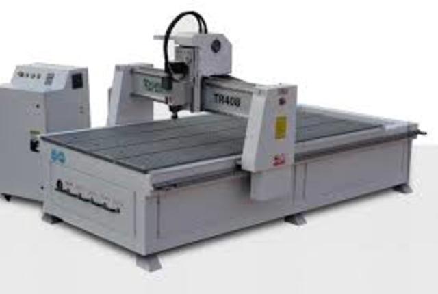 primera máquina fresadora de control numérico