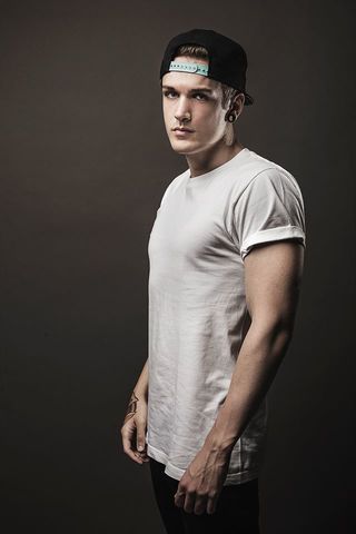 Monstercat, Dim Mak y Solitario.