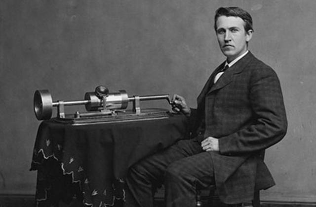 Thomas Alva Edison crea y prueba el primer Fonógrafo