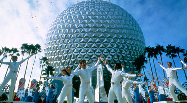 EPCOT abre sus puertas.