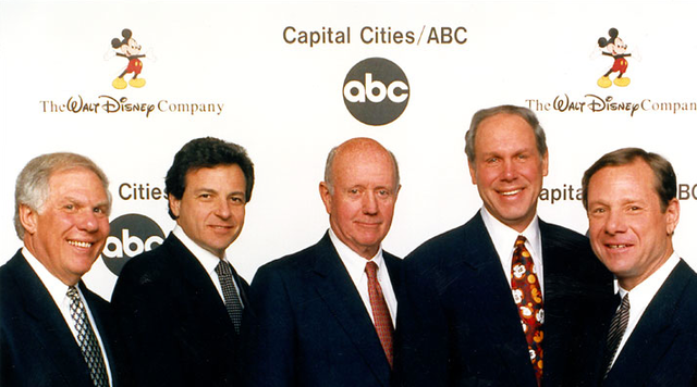 Los accionistas aprueban la fusión entre Disney con Capital Cities/ABC.