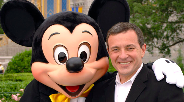 Robert A. Iger se convierte en el CEO de The Walt Disney Company.