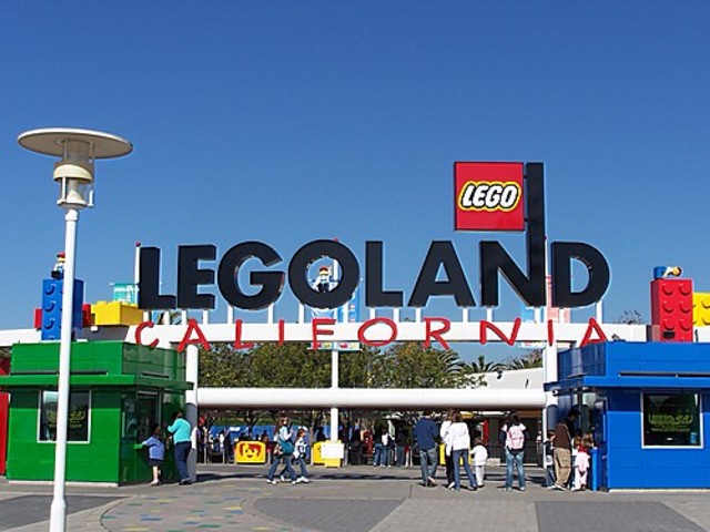 Legoland California abre sus puertas.