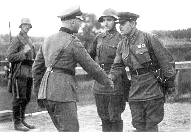 Soviet Union and Cold War ends.