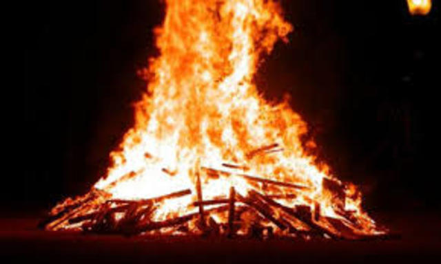 NOCHE DE SAN JUAN EN EL BARRIO. FIESTA Y HOGUERA