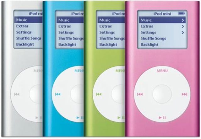 Apple lanza el novedoso "Ipod" al mercado.