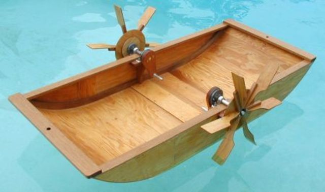 Travel: paddlewheel-powered boat
