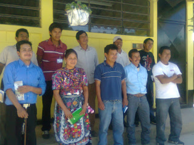 forman comité de Padres de familia.