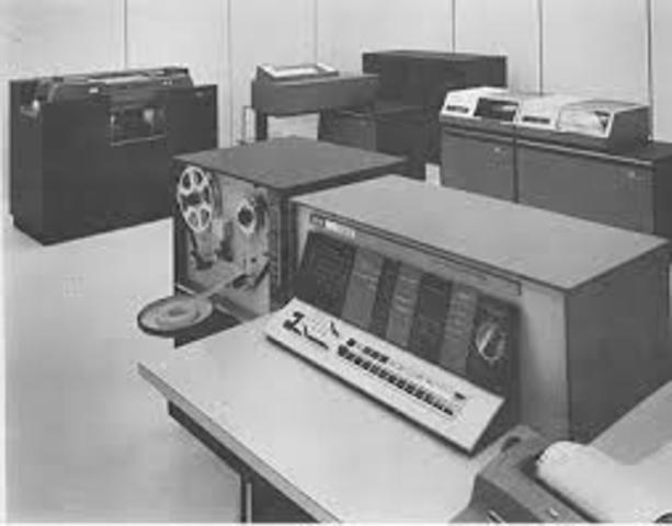 IBM lanzó el mainframe IBM 1620