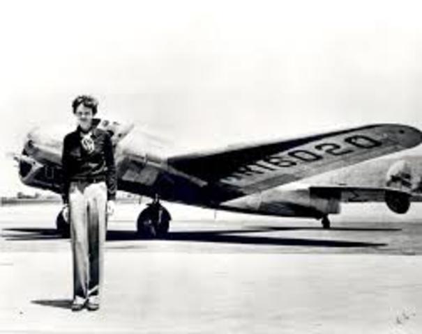 Amelia Earhart crosses the Atlantic in a solo flight