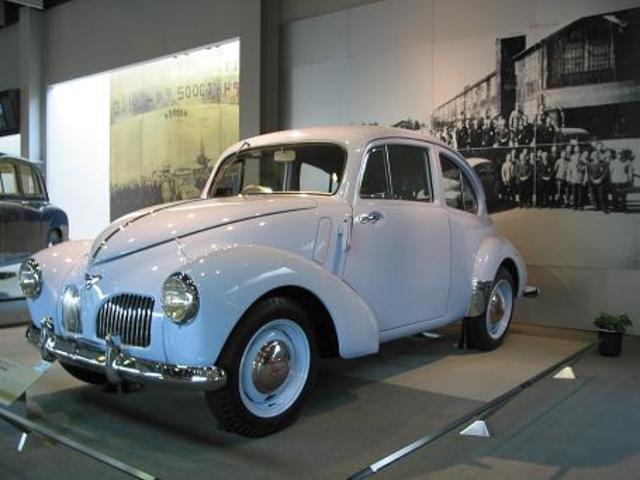 El primer de la posguerra el Toyota SA