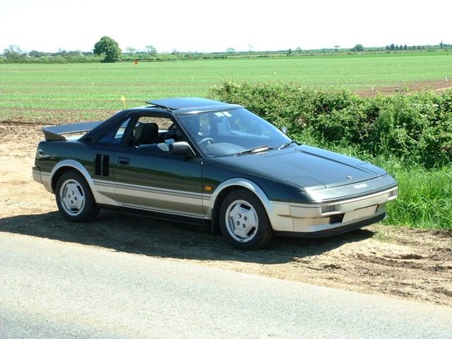 el primer el Toyota MR2
