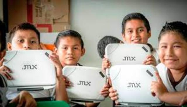 Entrega de tabletas