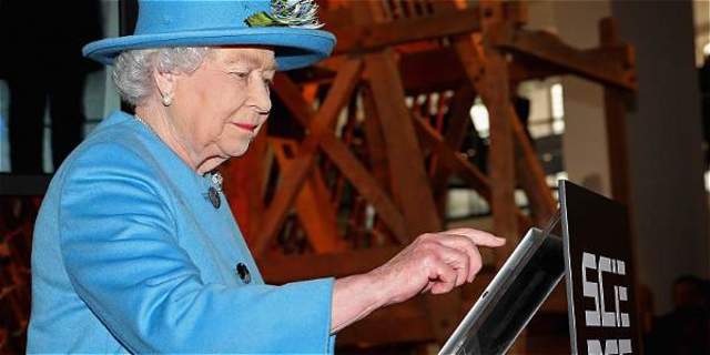 Primer correo electronico de la Reina Isabel II