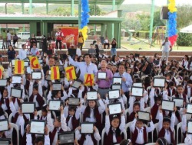 Entrega de tabletas Inst. Educativas