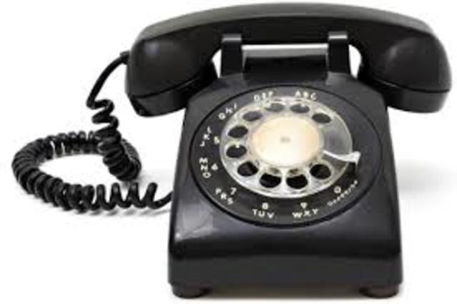 Pimer telefono de disco
