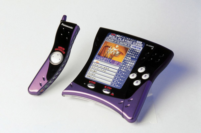 A game machine with a detachable mobile phone.