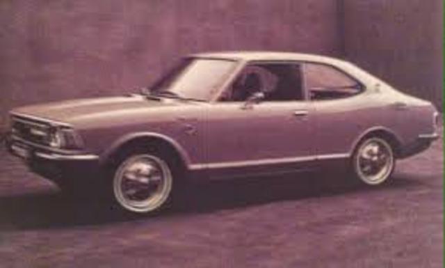 Produce un carro pasajero llamado toyopet.