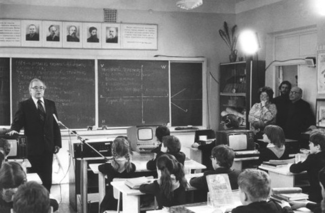 Безмашинное обучение информатике