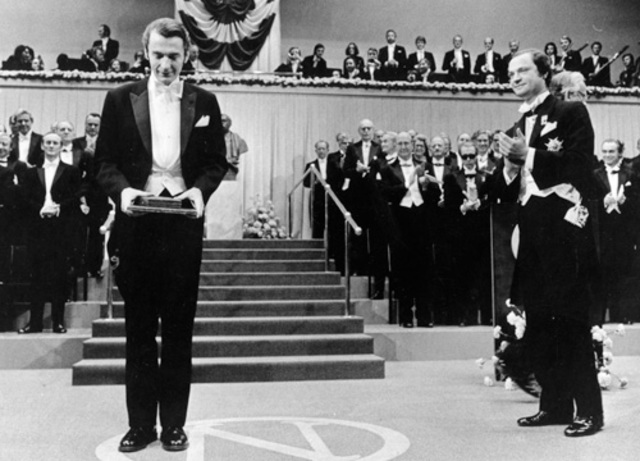 Marconi recives Nobel Prize in Physics