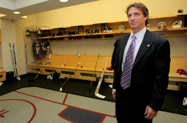 Joe Sakic retires