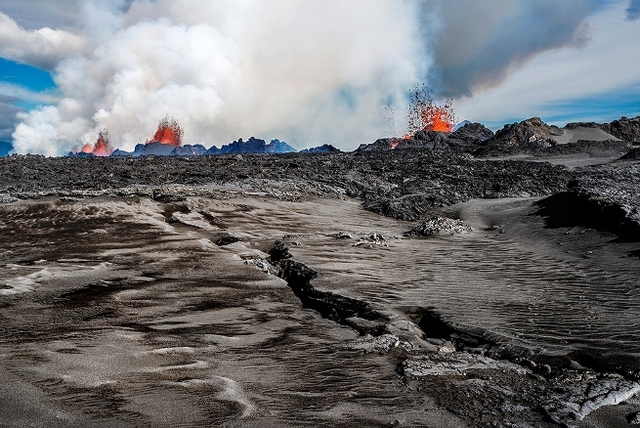 Earthquake Hits during the same time as a Volcano