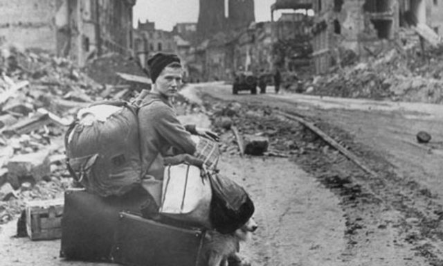 Charles Lindbergh makes first nonstop transatlantic flight