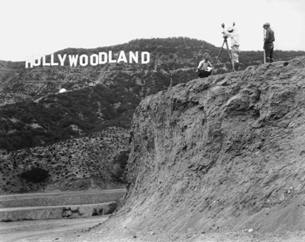 Hollywod becomes  the center of the movie production in the US