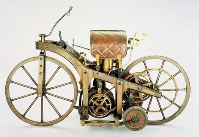 Gottlieb Daimler desighned the first motorcycle