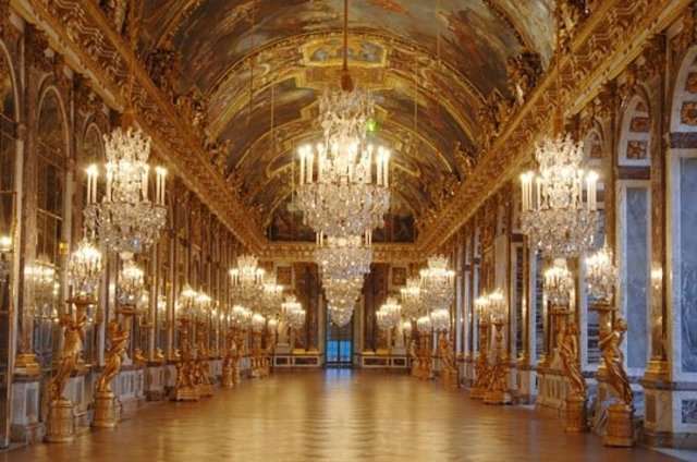 Trasferimento alla reggia di Versailles