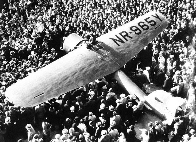 Amelia Earhart crosses the atlantic in a solo flight