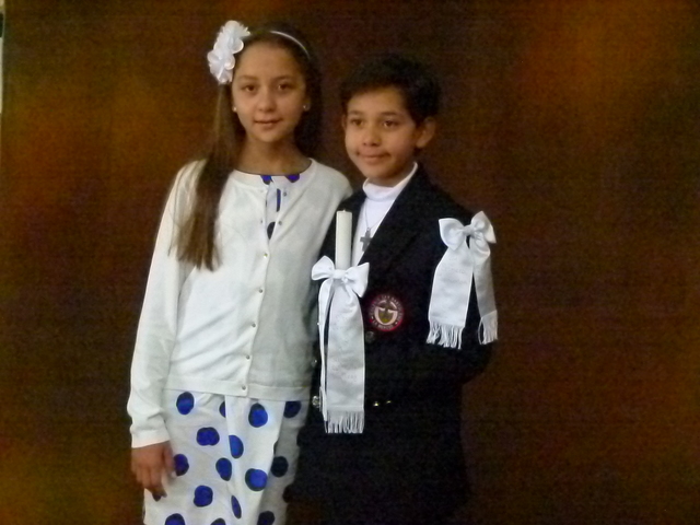 Mi hermano y mi primo hacen la primer comunion.