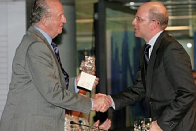 Semana recibe  premio Rey de España por denunciar la parapolitica