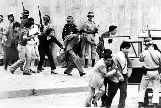 Desaparecidos, sepultados los magistrados muertos en el palacio de justicia.