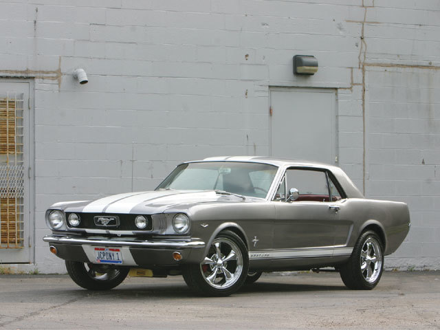 FORD MUSTANG