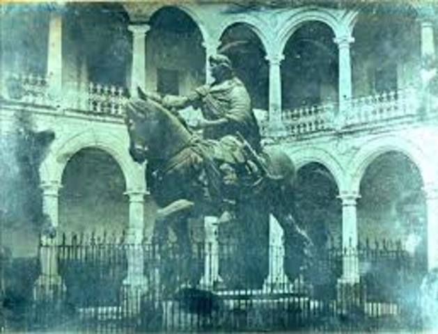 Se gestiona la fundacion de la real y pontificia unibersidad de Mexico.