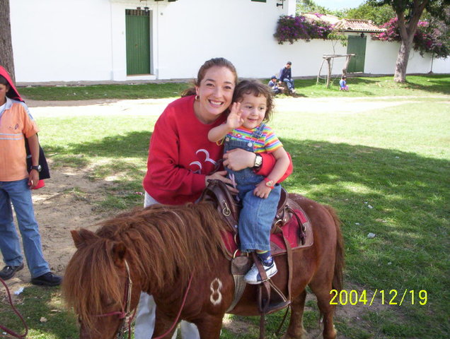 Me monté por primera vez en un pony.