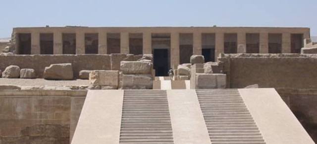 Esta ubicado en Abidos, en el Alto Egipto