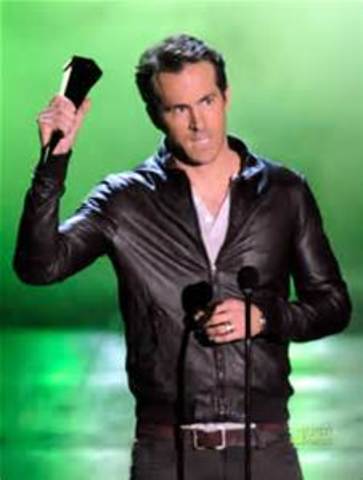 Ryan Reynolds gano Best Supporting Actor Award el los Grito Awards en 2009