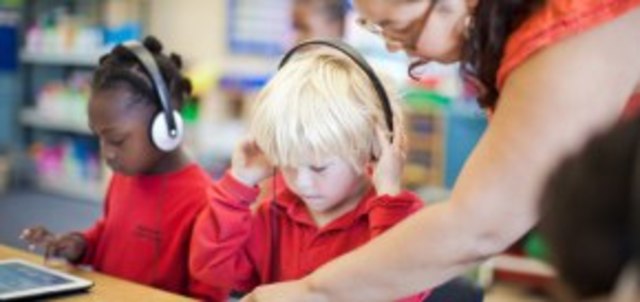 SE INCIA LAS CIENCIAS DE LA INFORMACIÓN