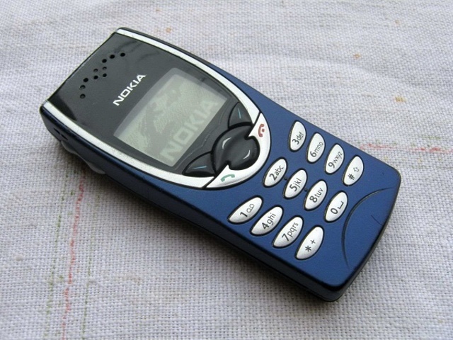 Nokia 8210