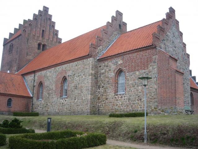 1250 - kirkebygning
