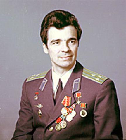 Вячеслав Дмитриевич награждён медалью "За заслуги в освоении космоса" (Указ Президента РФ № 436 от 12 апреля 2011 г.)