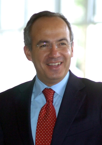 Felipe Calderon becomes the president.
