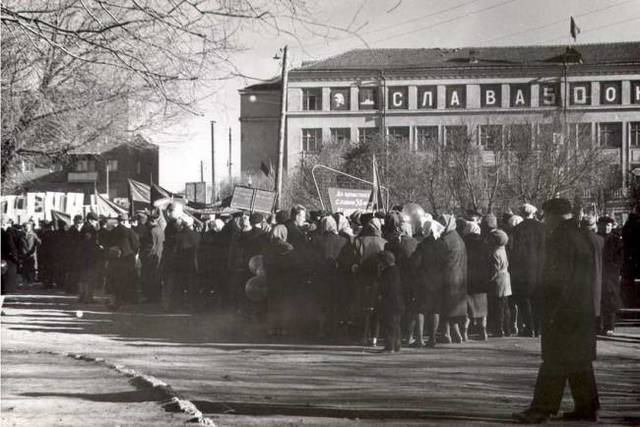 К 1917 году школа состояла из мужской и женской гимназий